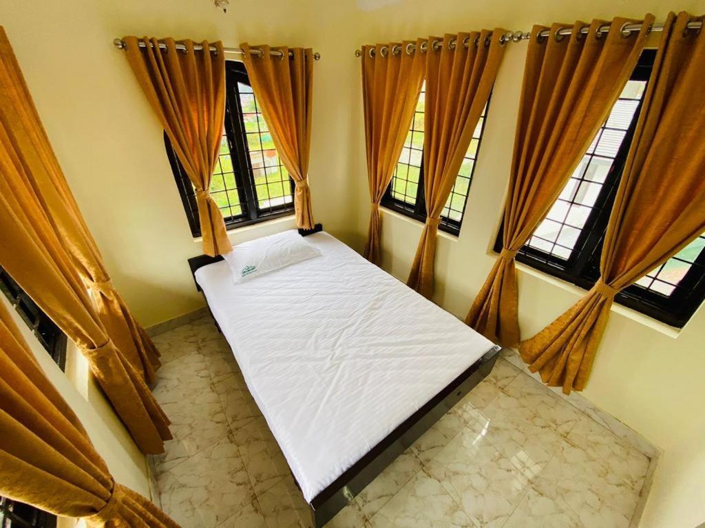 Hotel Bob Lesiure Ooty Exterior foto